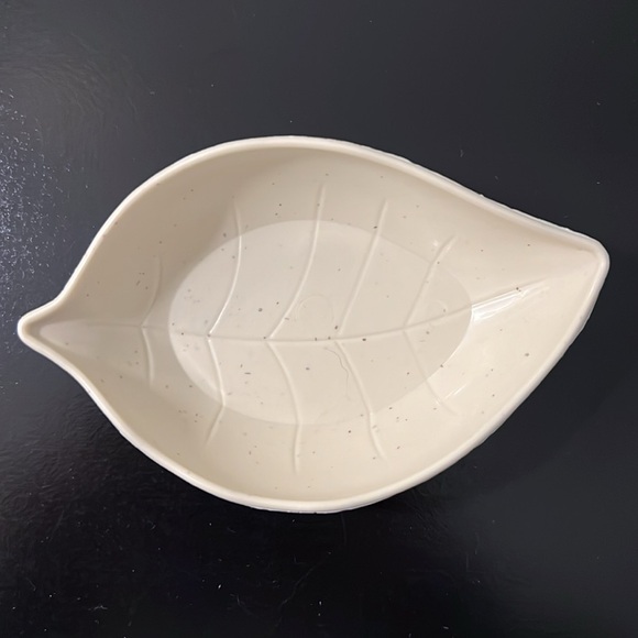 Leaf Shaped Sauce Holder - Picture 2 of 8